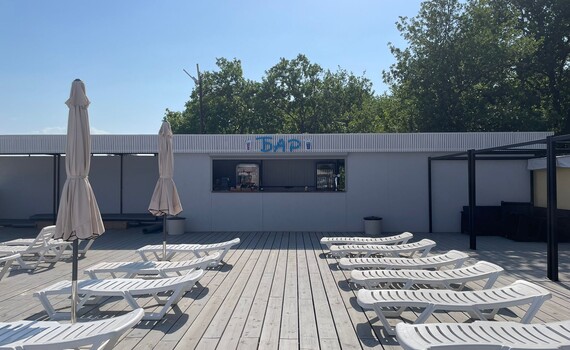 Бар на территории бассейна